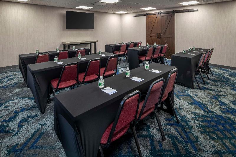 Hampton Inn Long Island/Commack image