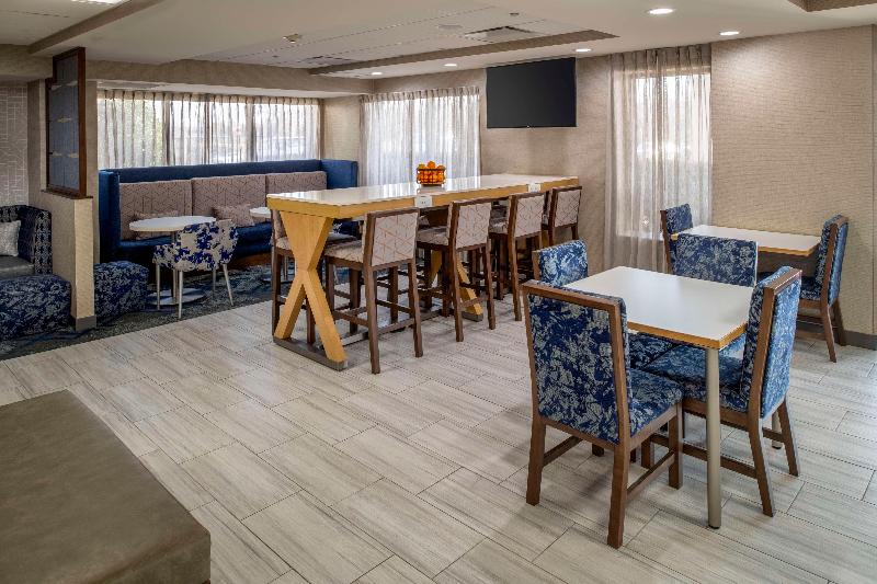 Hampton Inn Long Island/Commack image