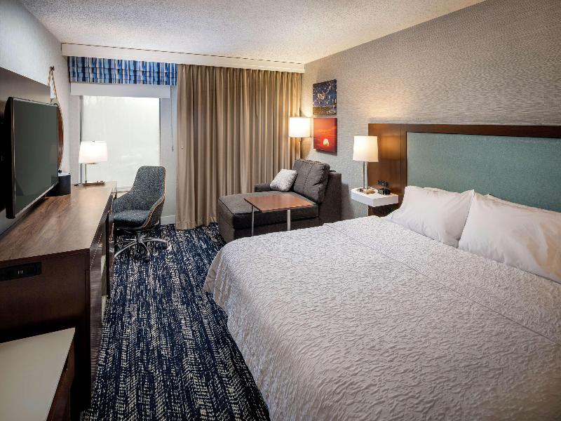 Hampton Inn Long Island/Commack image
