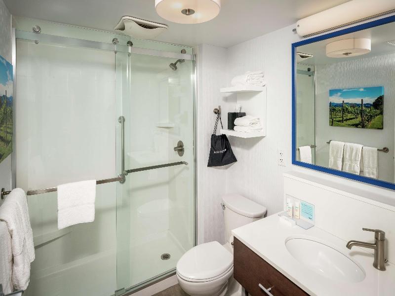 Hampton Inn Long Island/Commack image