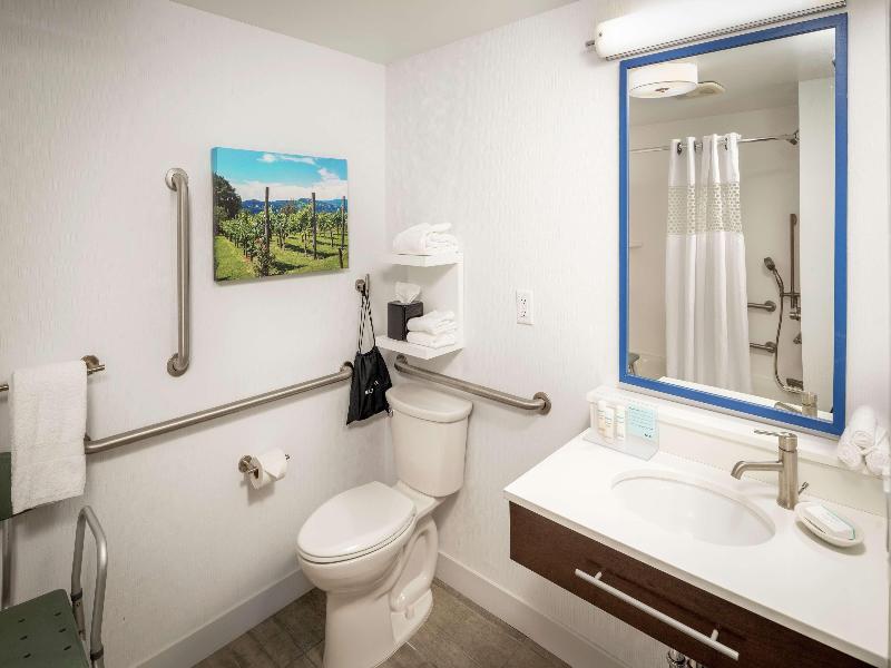 Hampton Inn Long Island/Commack image