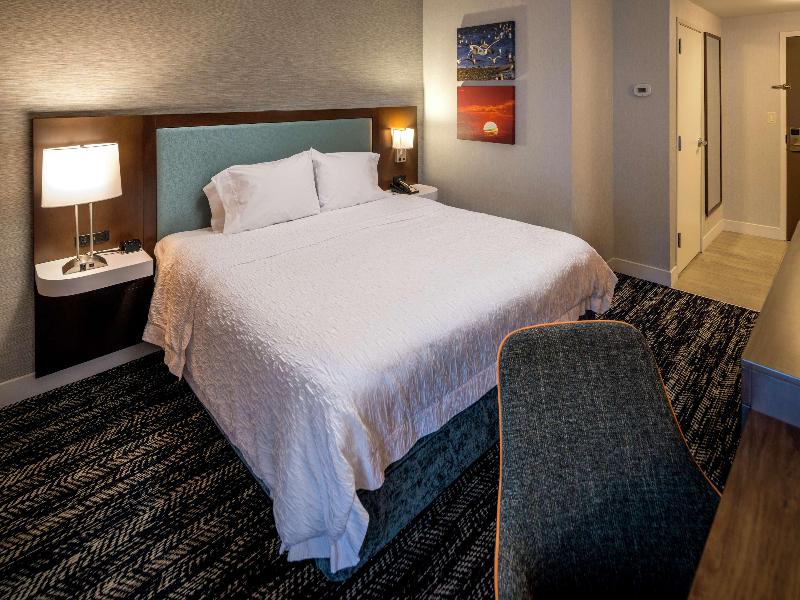 Hampton Inn Long Island/Commack image