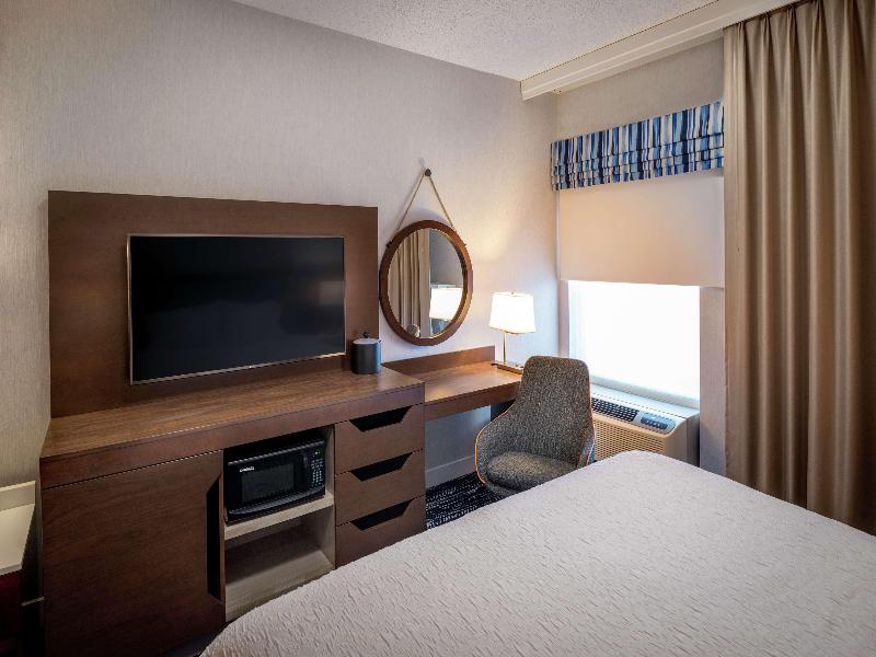 Hampton Inn Long Island/Commack image