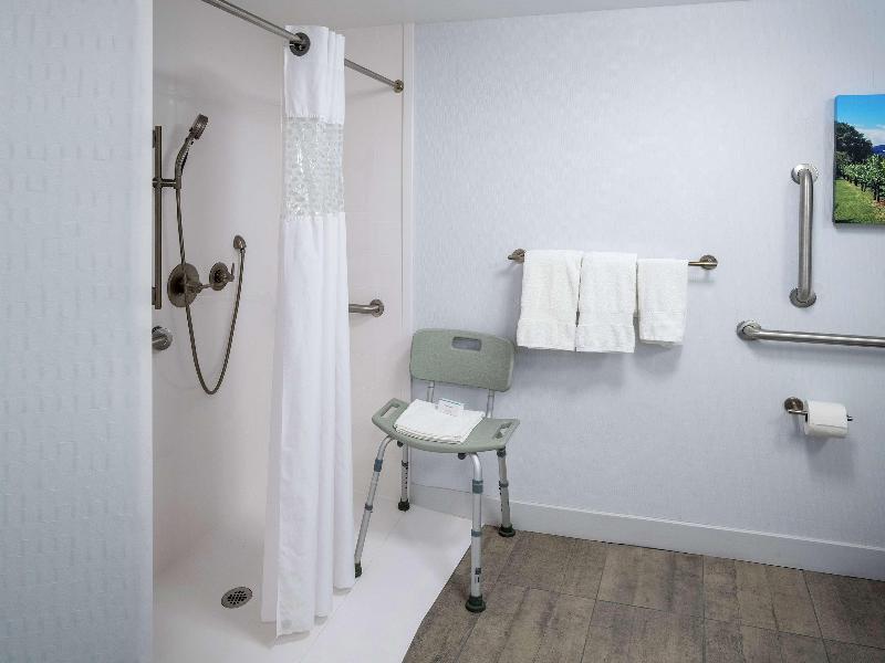 Hampton Inn Long Island/Commack image