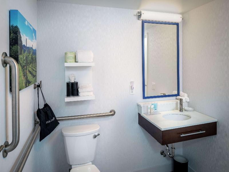 Hampton Inn Long Island/Commack image