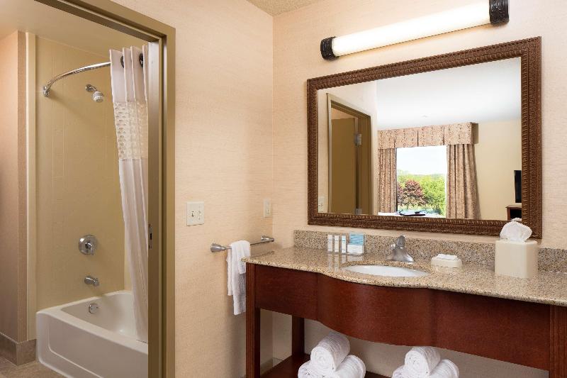 Hampton Inn & Suites West Bend image