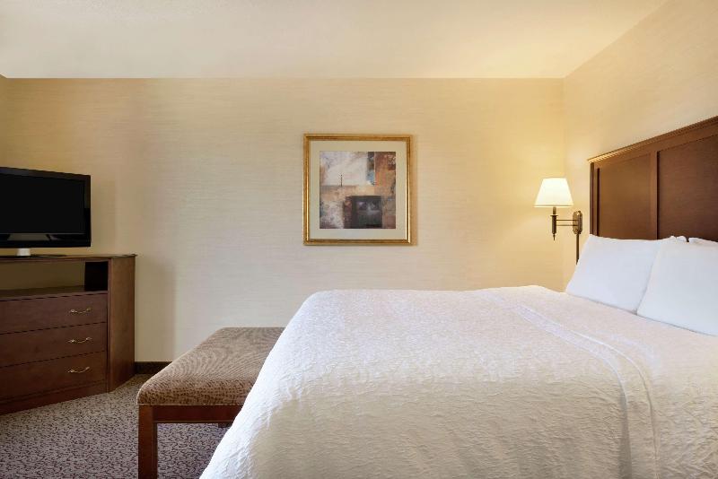 Hampton Inn & Suites West Bend image