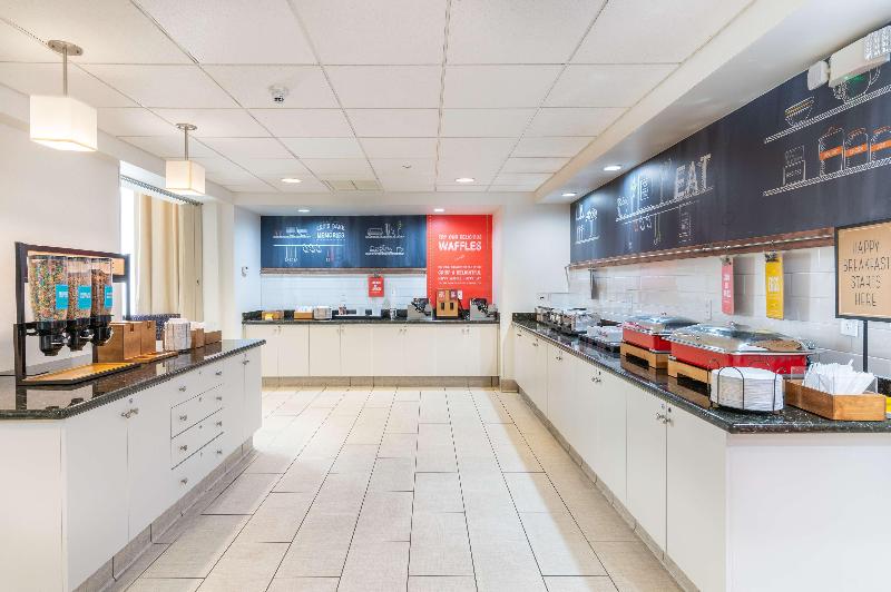 Hampton Inn & Suites Hartford-Manchester image