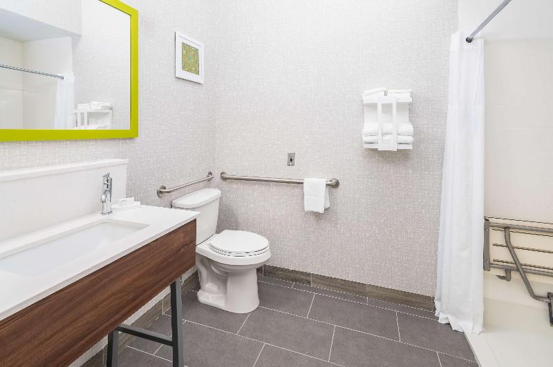 Hampton Inn & Suites Hartford-Manchester image
