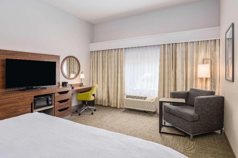 Hampton Inn & Suites Hartford-Manchester image