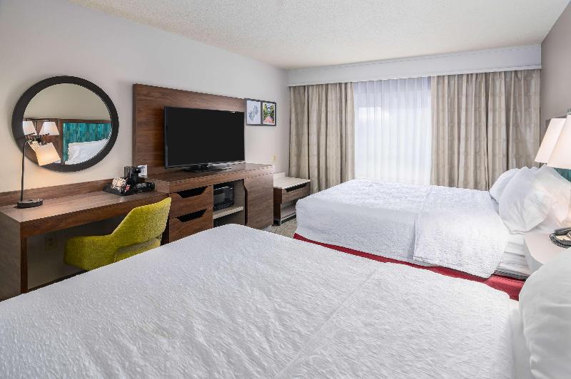 Hampton Inn & Suites Hartford-Manchester image
