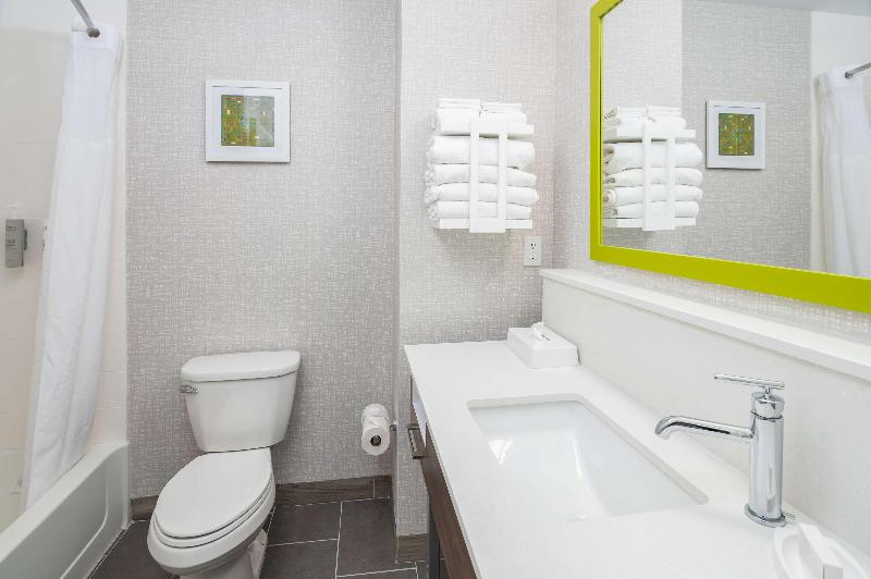 Hampton Inn & Suites Hartford-Manchester image