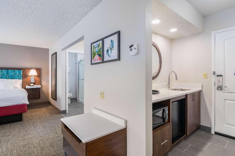 Hampton Inn & Suites Hartford-Manchester image
