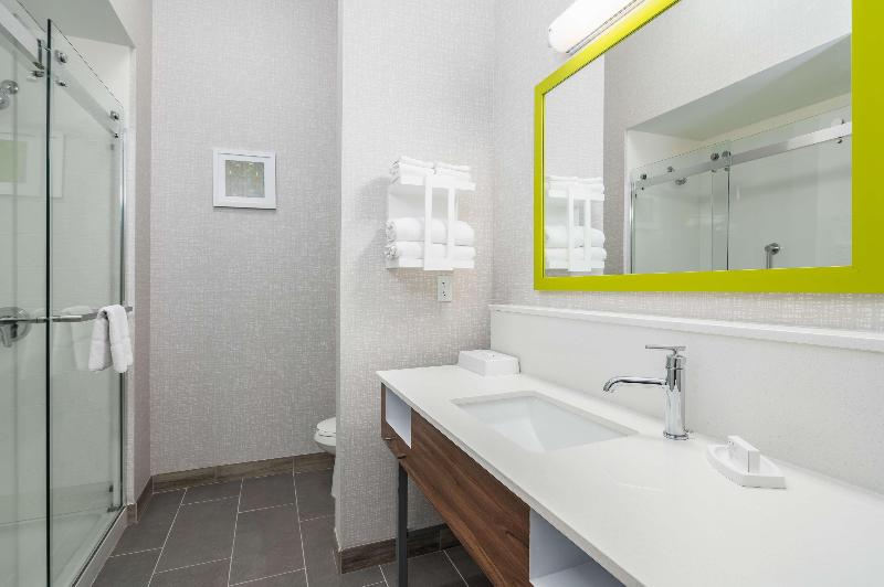 Hampton Inn & Suites Hartford-Manchester image