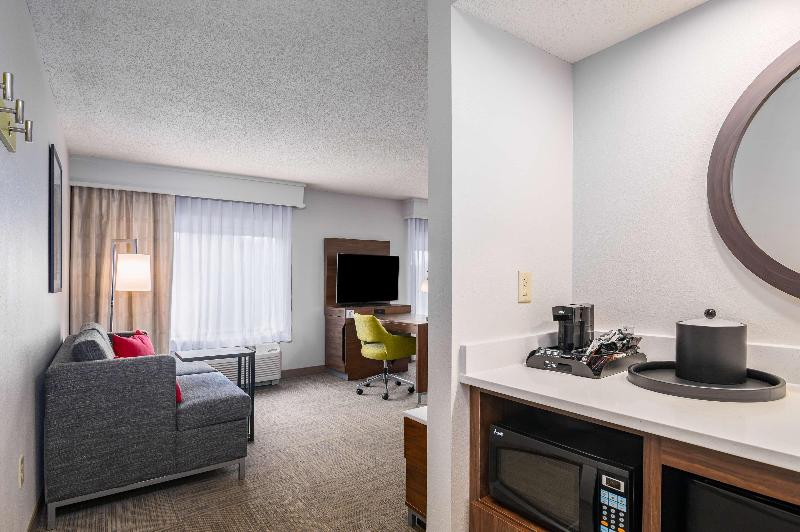 Hampton Inn & Suites Hartford-Manchester image