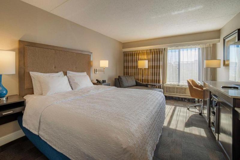Hampton Inn Carlstadt-At The Meadowlands image