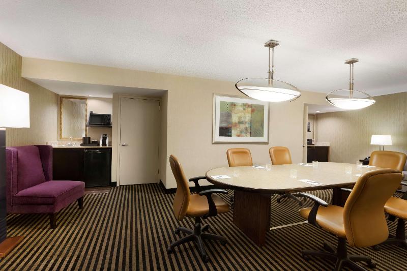 Hotel Embassy Suites by Hilton Piscataway Somerset