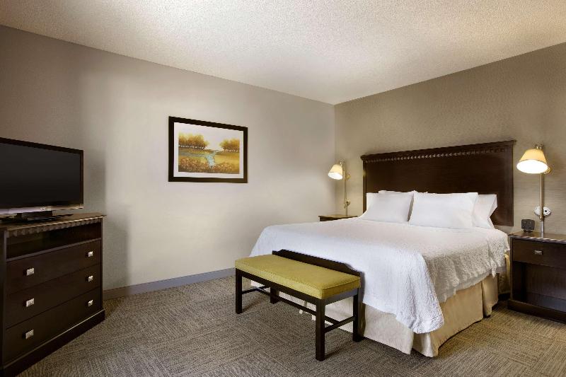 Hampton Inn & Suites Mahwah image