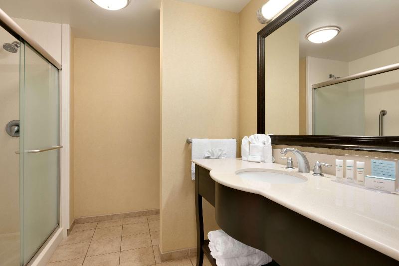 Hampton Inn & Suites Mahwah image