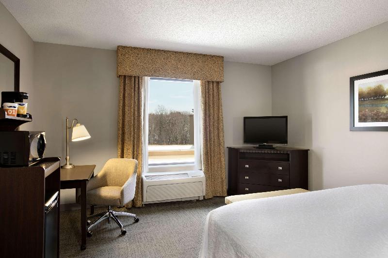 Hampton Inn & Suites Mahwah image