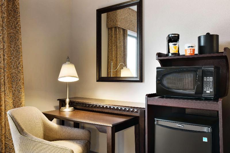 Hampton Inn & Suites Mahwah image