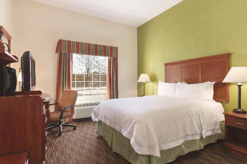 Hampton Inn & Suites Greenfield image
