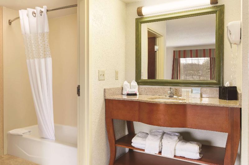 Hampton Inn & Suites Greenfield image