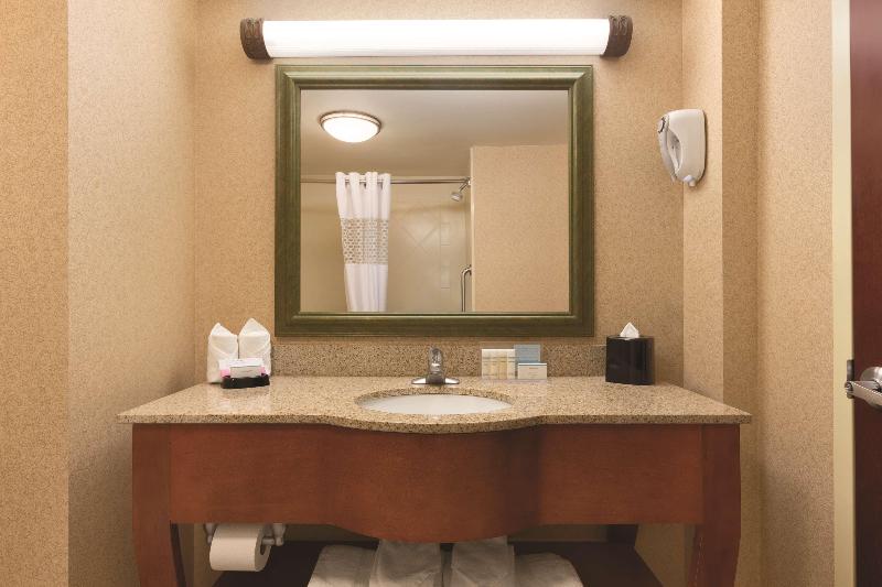 Hampton Inn & Suites Greenfield image