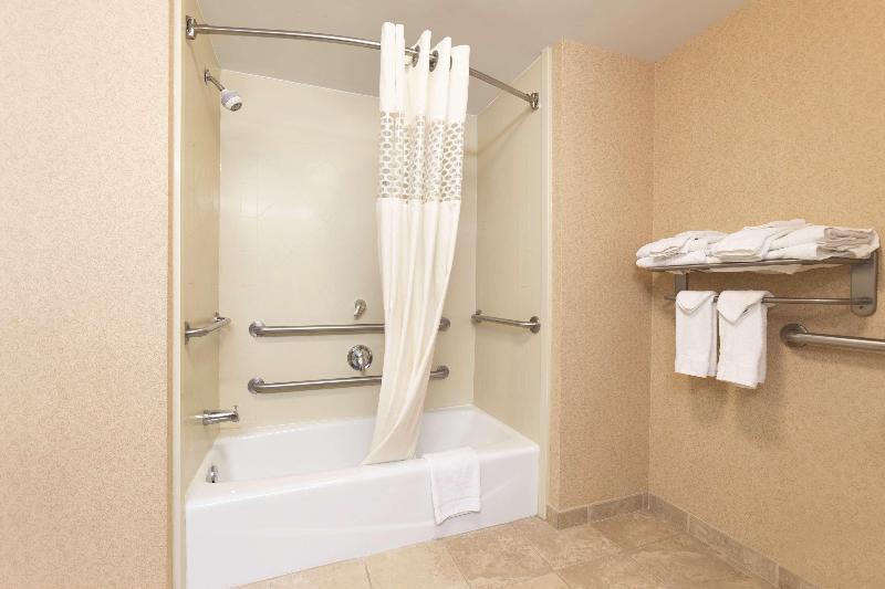 Hampton Inn & Suites Greenfield image