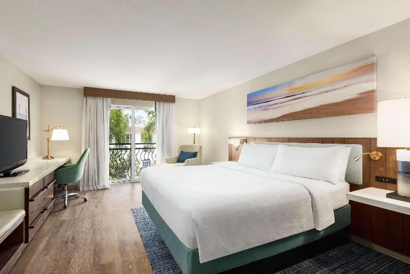 Hilton Garden Inn Carlsbad Beach image