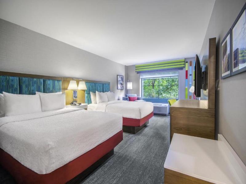 Hampton Inn East Aurora image
