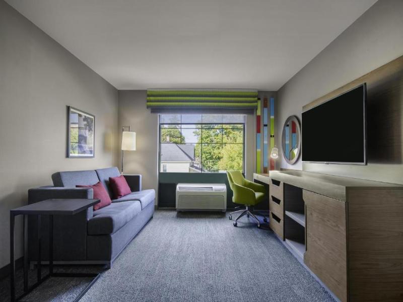 Hampton Inn East Aurora image