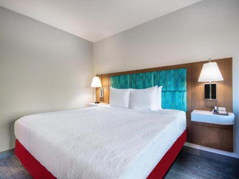 Hampton Inn East Aurora image