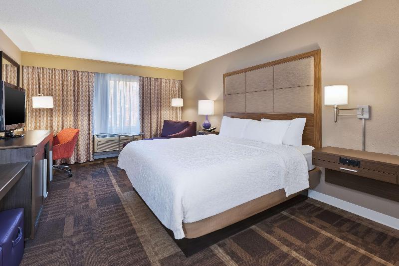 Hampton Inn Waterbury image