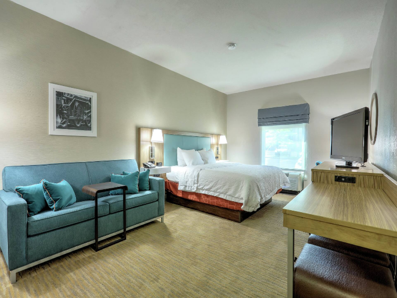 Hampton Inn Batavia image