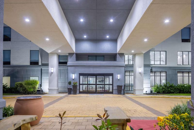 Hampton Inn & Suites Brenham image