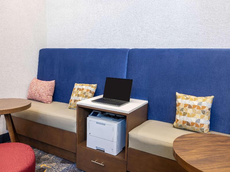 Hampton Inn & Suites Brenham image 1