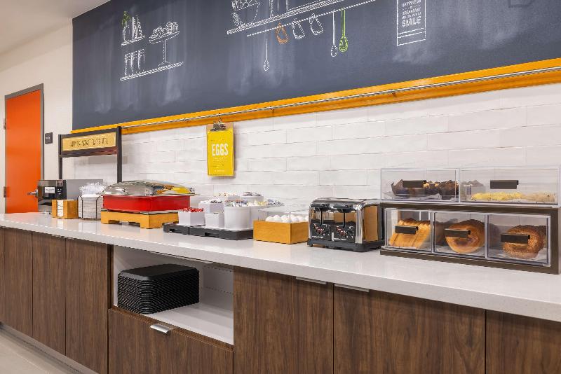Hampton Inn & Suites Brenham image