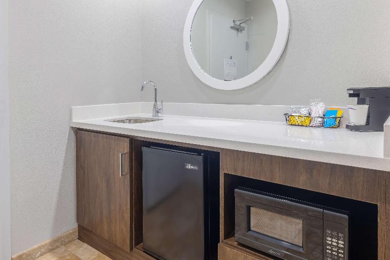 Hampton Inn & Suites Brenham image