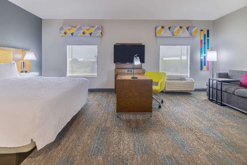 Hampton Inn & Suites Brenham image