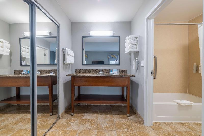 Hampton Inn & Suites Brenham image