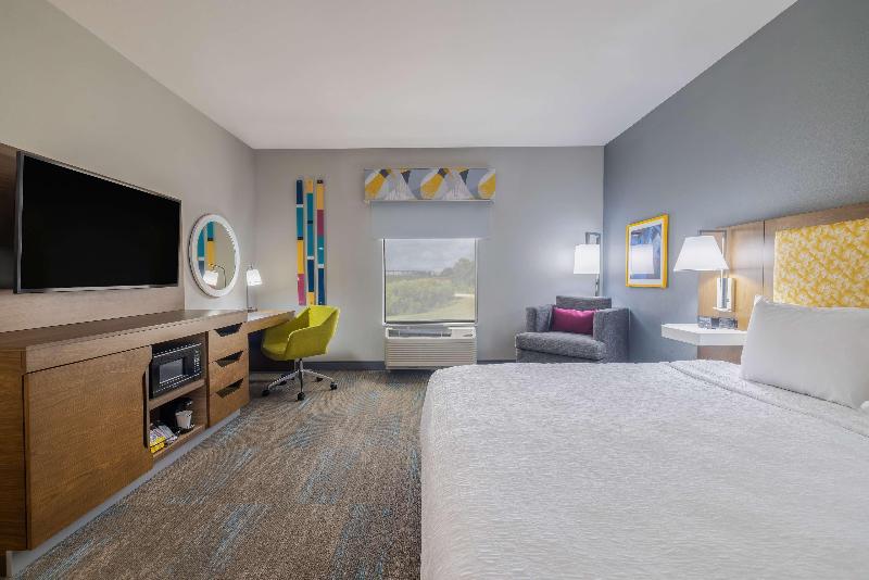 Hampton Inn & Suites Brenham image