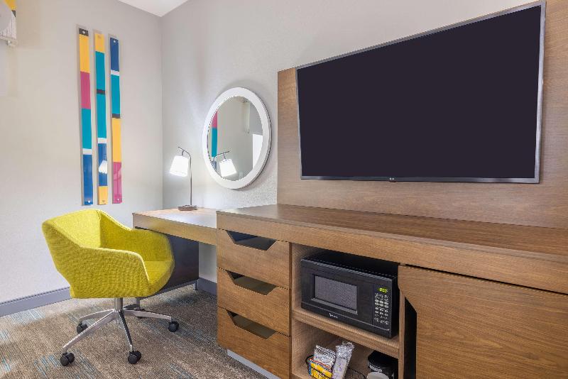 Hampton Inn & Suites Brenham image