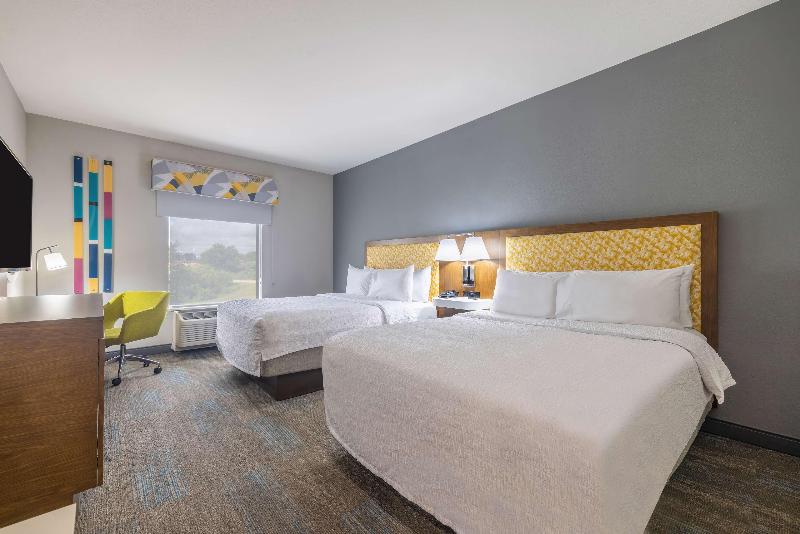 Hampton Inn & Suites Brenham image