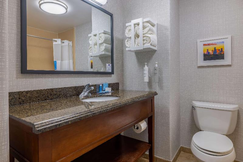 Hampton Inn & Suites Brenham image