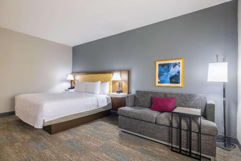 Hampton Inn & Suites Brenham image
