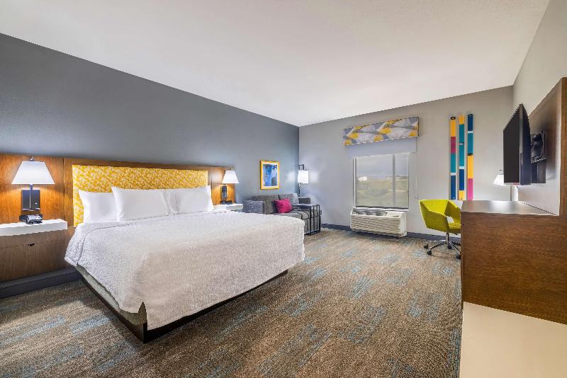 Hampton Inn & Suites Brenham image
