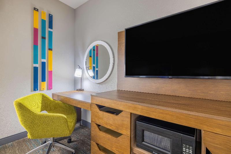 Hampton Inn & Suites Brenham image