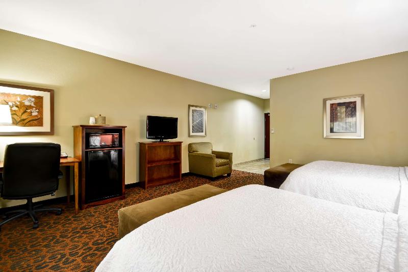 Hampton Inn & Suites Brenham image