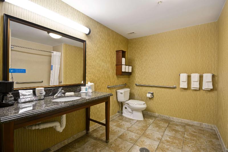 Hampton Inn & Suites Brenham image